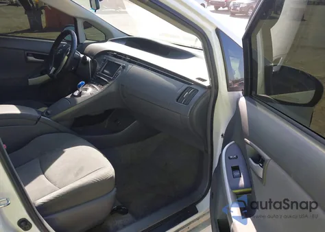 2011 Toyota Prius Three z USA, uszkodzony, nr VIN JTDKN3DU6B5335018